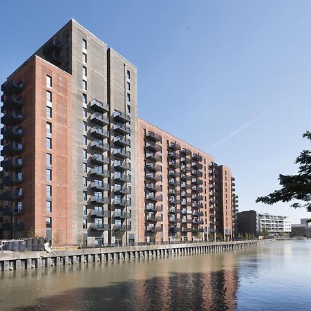 Modern Studios And Apartments At Barking Wharf In Лондон Экстерьер фото