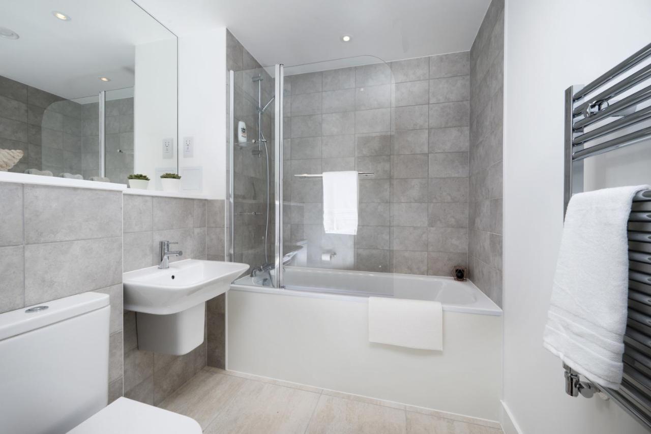 Modern Studios And Apartments At Barking Wharf In Лондон Экстерьер фото