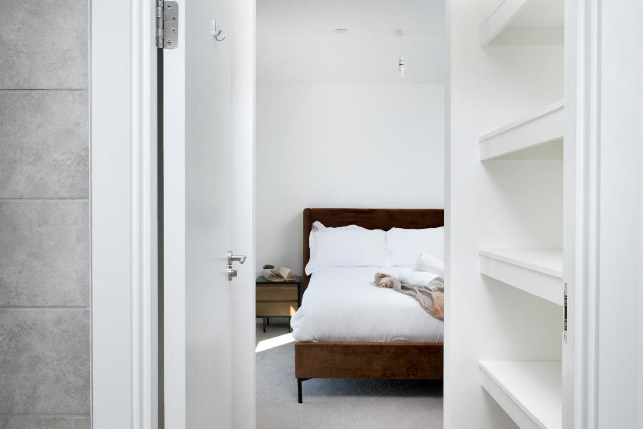 Modern Studios And Apartments At Barking Wharf In Лондон Экстерьер фото