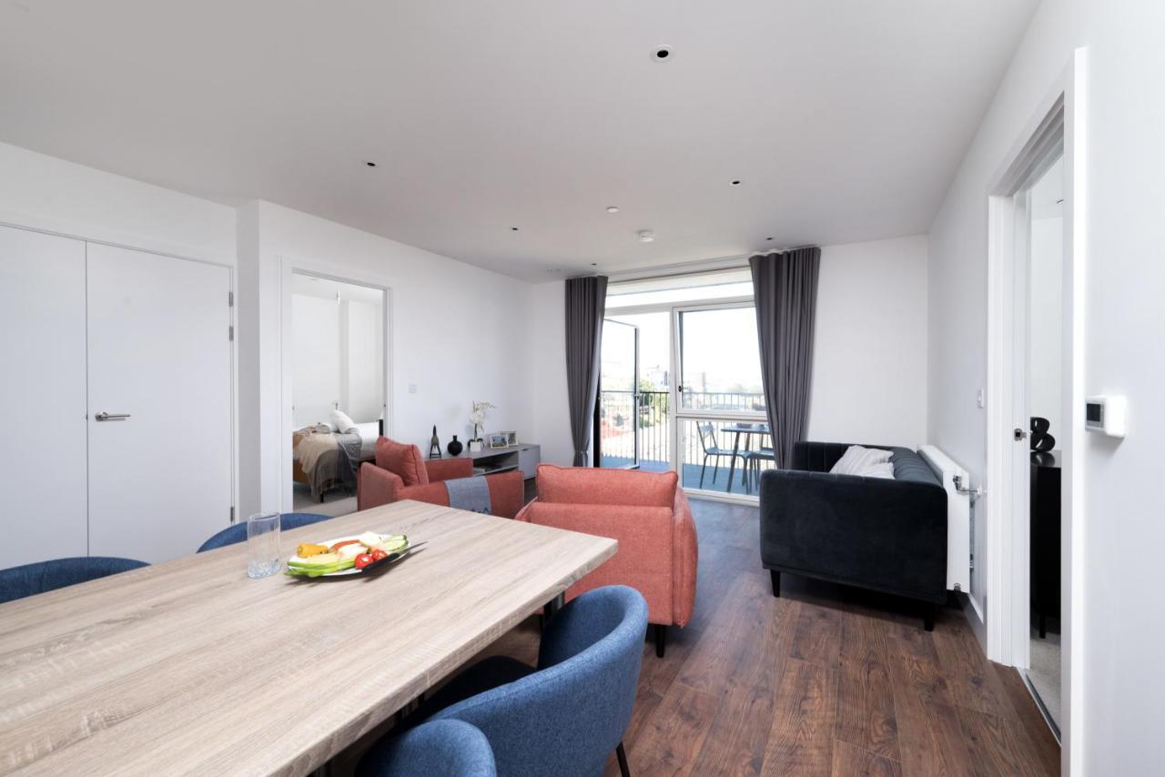Modern Studios And Apartments At Barking Wharf In Лондон Экстерьер фото