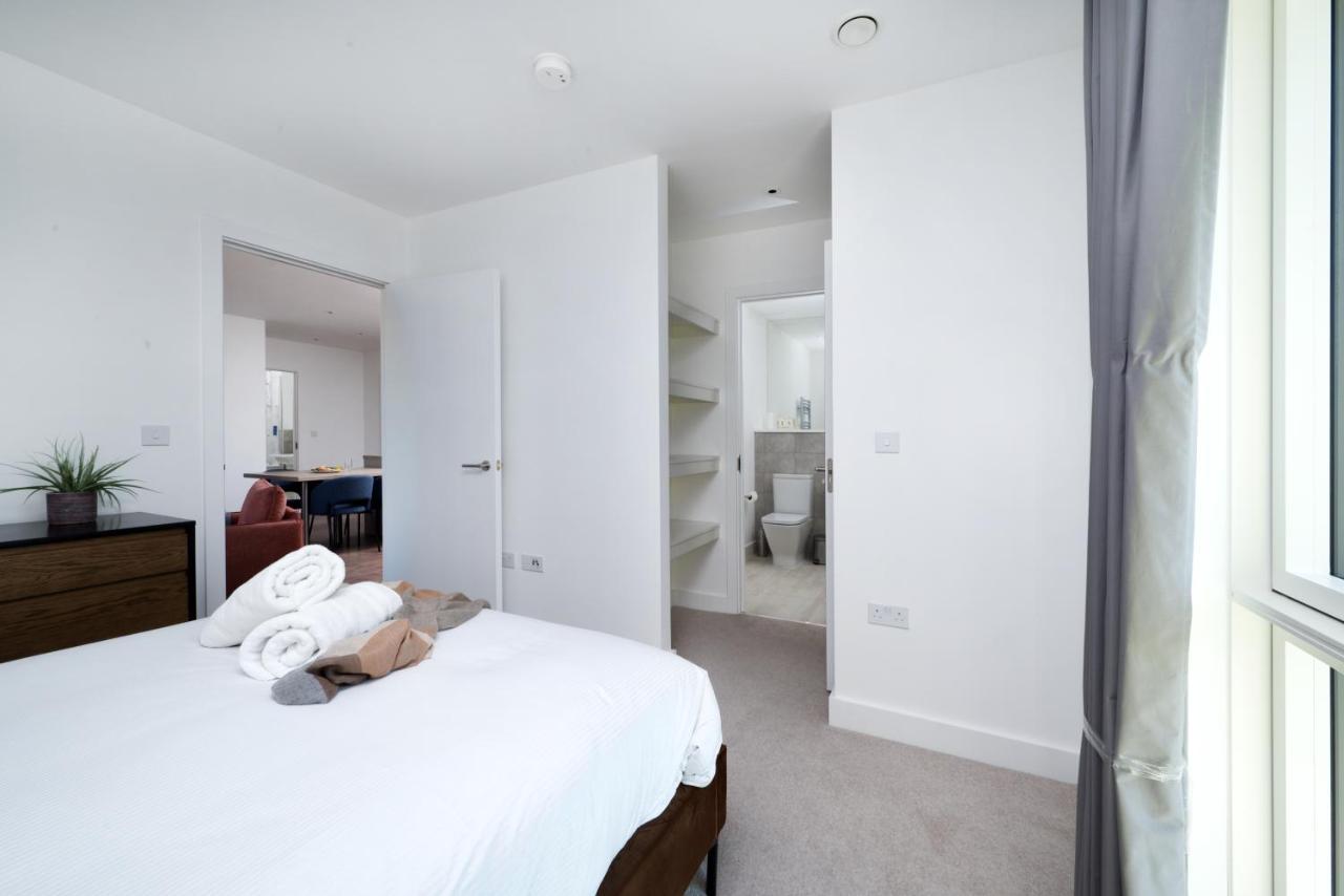 Modern Studios And Apartments At Barking Wharf In Лондон Экстерьер фото