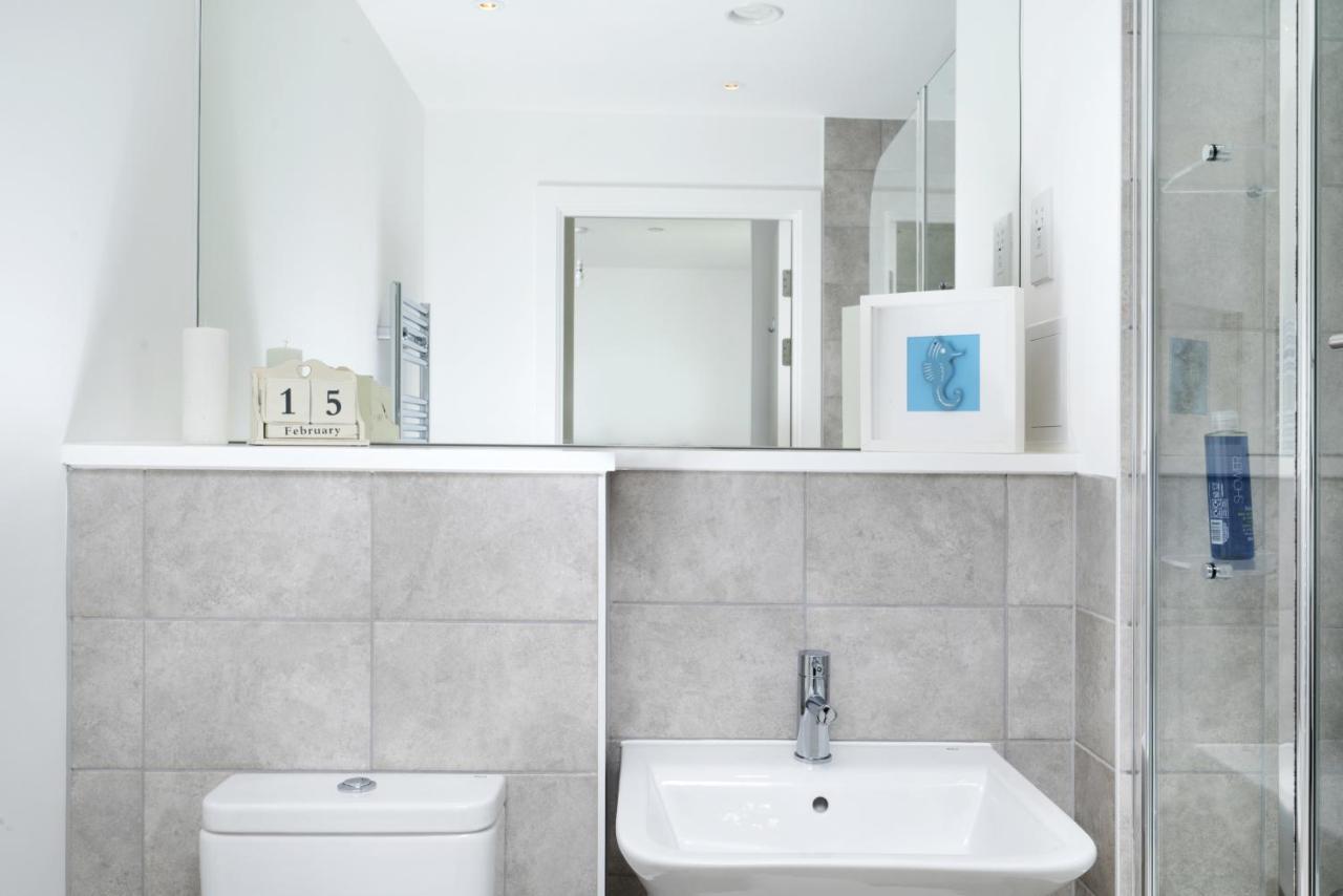 Modern Studios And Apartments At Barking Wharf In Лондон Экстерьер фото