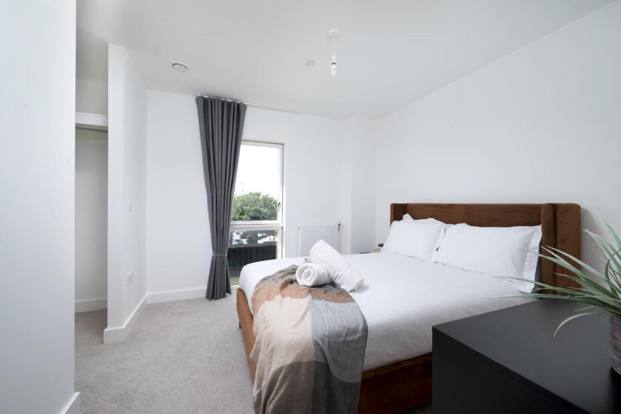 Modern Studios And Apartments At Barking Wharf In Лондон Экстерьер фото
