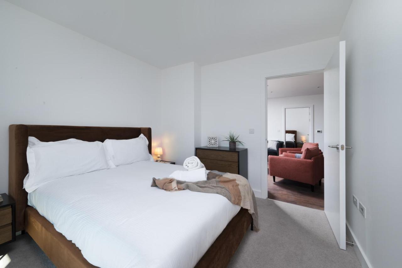 Modern Studios And Apartments At Barking Wharf In Лондон Экстерьер фото