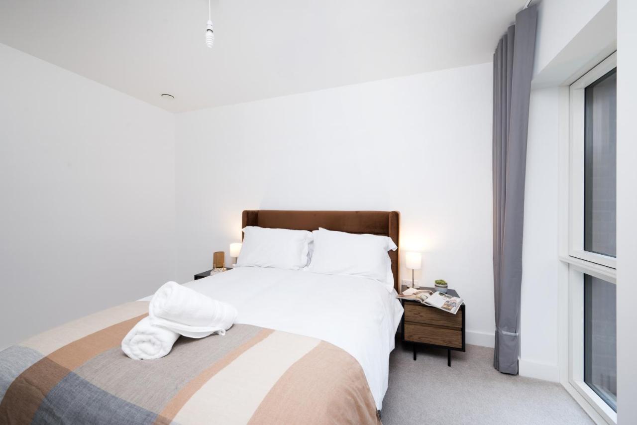 Modern Studios And Apartments At Barking Wharf In Лондон Экстерьер фото