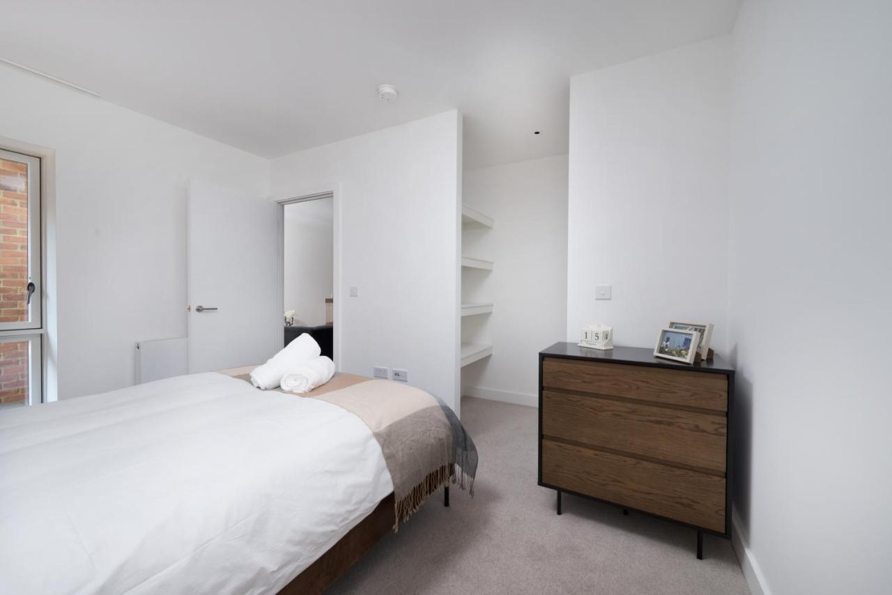 Modern Studios And Apartments At Barking Wharf In Лондон Экстерьер фото