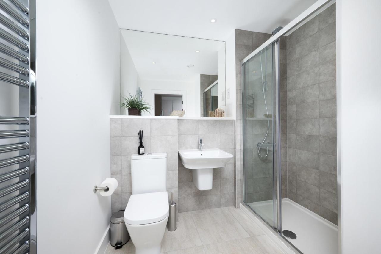 Modern Studios And Apartments At Barking Wharf In Лондон Экстерьер фото