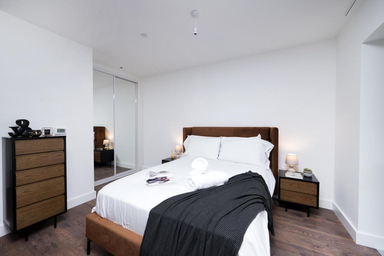 Modern Studios And Apartments At Barking Wharf In Лондон Экстерьер фото