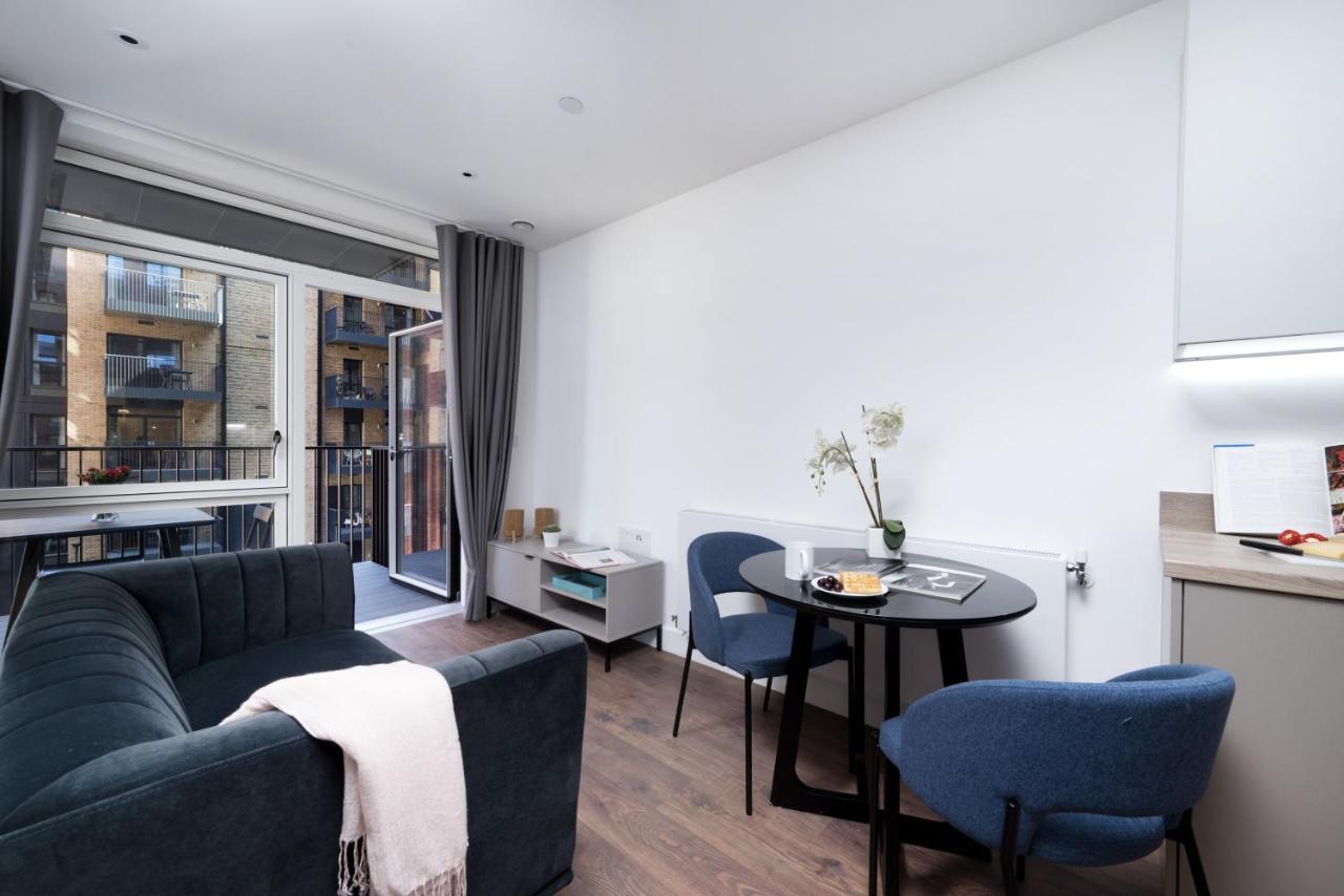 Modern Studios And Apartments At Barking Wharf In Лондон Экстерьер фото